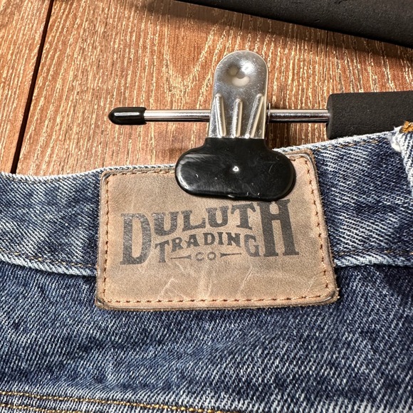 Duluth Trading Co Mens Jeans 33x34 Relaxed Fit Blue Denim Straight Leg Fade Knee - Picture 7 of 8